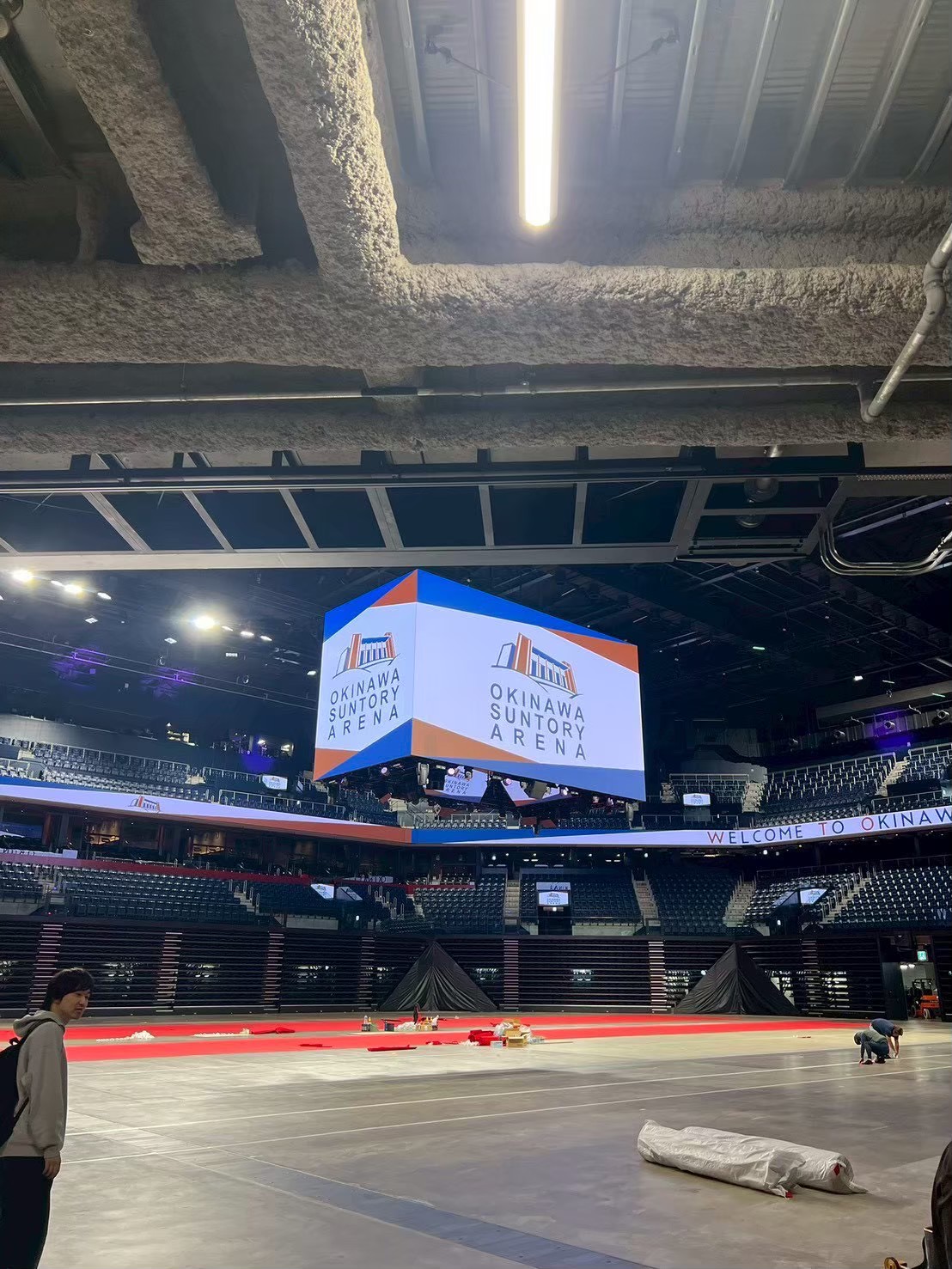 会場天井配線作業